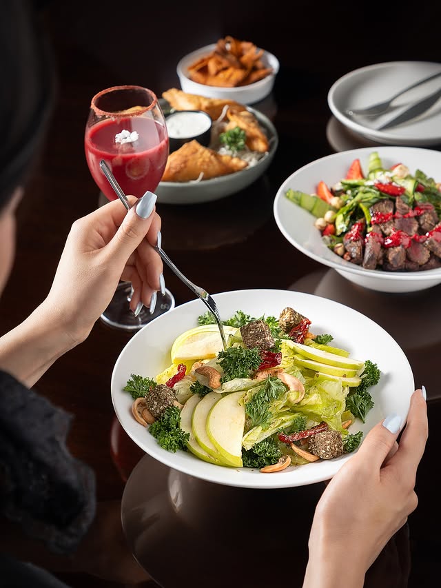 کافه رستوران  فایو لانژ