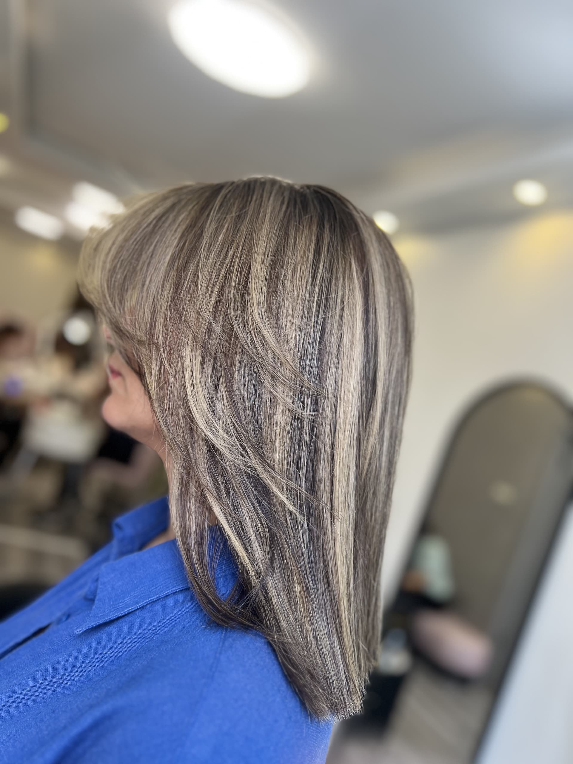 سالن زیبایی و کاشت ناخن آرلا