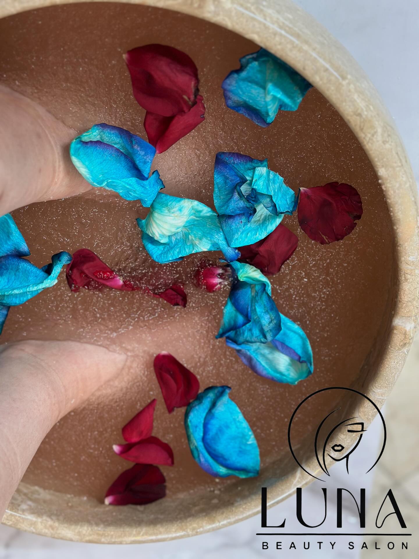 سالن زیبایی لونا مهتاب