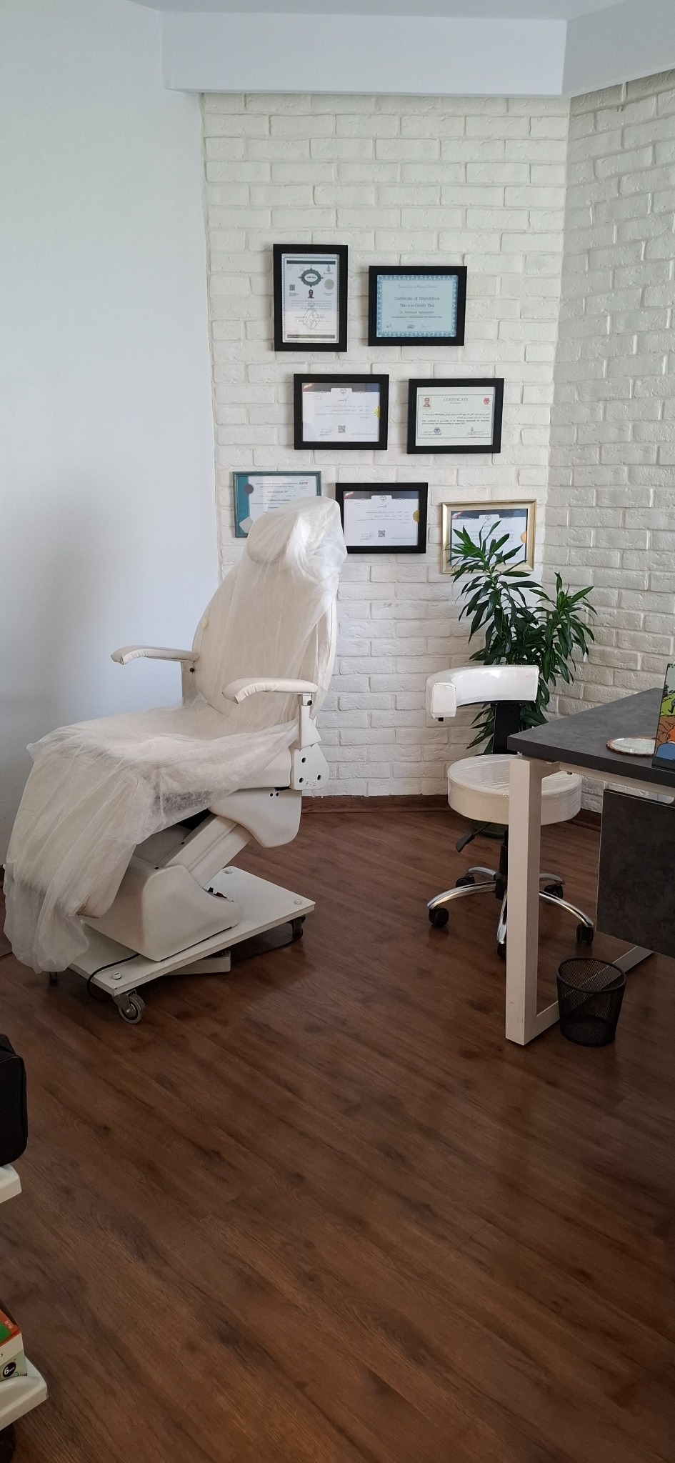 مرکز لیزر و مطب زیبایی آرو