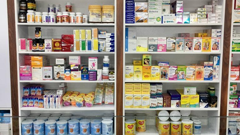 داروخانه دکتر سادات ناصری